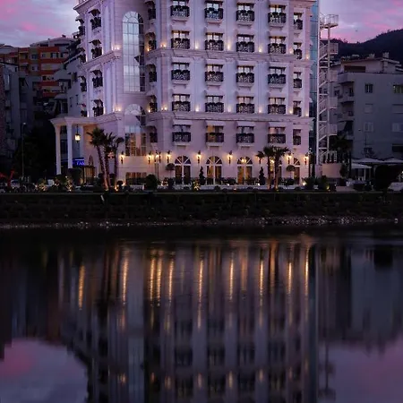 Radisson Collection Morina Hotel, Tirana Selitë e Vogël